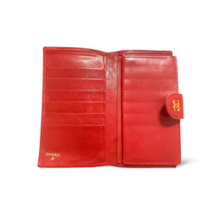 Vintage CHANEL lipstick red calfskin leather wallet with gold tone CC motif. Classic purse. 060810r3