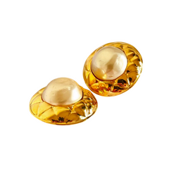 Vintage CHANEL golden round earrings with faux pearl and matelasse gold frame. 060728br10