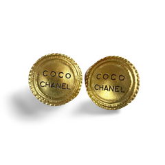 Vintage CHANEL golden round earrings with logo. Cookie biscuit design. Unique and fun jewelry. 050630ya1