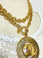 Vintage CHANEL golden necklace with a large cutout round CC mark pendant top. Classic and simple jewelry. Beautiful jewelry piece. 050816ys1