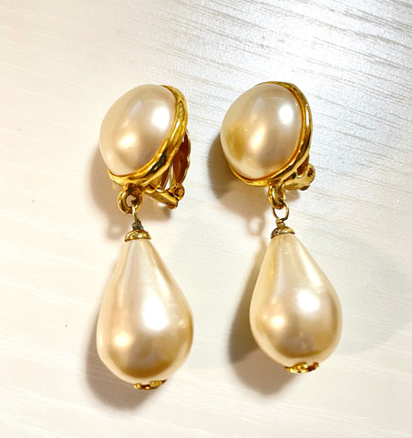 Vintage CHANEL teardrop white faux pearl earrings with golden CC mark on top. Chanel earrings that dangle as you move. 060903ac1