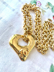 Vintage Chanel chain necklace with open heart and CC mark top. Gorgeous masterpiece. 06052815