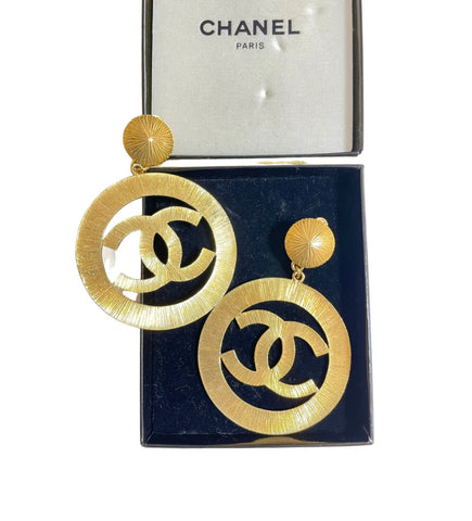 Vintage CHANEL extra large round hoop round earrings with CC mark motif. Dangle earrings. Rare and collectible jewelry from Chanel. 050509ac
