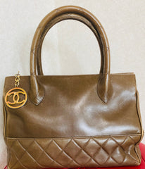 Vintage CHANEL brown lambskin matelasse tote bag, handbag golden large CC charm. Classic purse for daily use. 050630