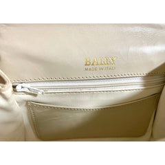 Vintage BALLY ivory white leather shoulder bag with chains and gold tone shell, ruddle, pearl, anchor motifs. 060310ya2