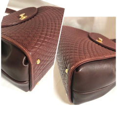 Vintage BALLY wine brown quilted lambskin handbag with golden logo turn lock closure. 050425r1
