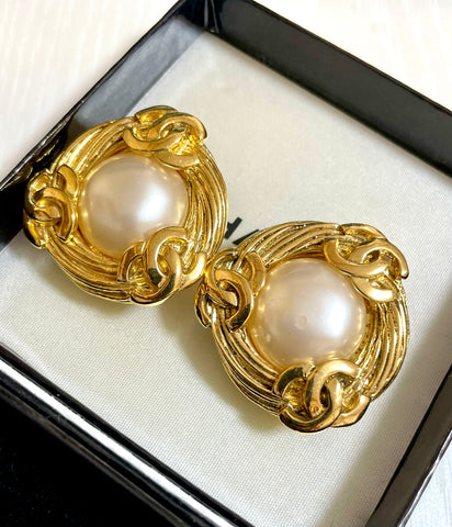 Vintage CHANEL large golden round earrings with faux pearl and CC motifs. Big size earrings. 050601ya4