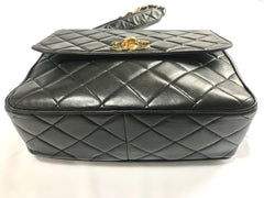Vintage Chanel classic large black lambskin 2.55 square shape chain shoulder bag with golden large CC closure. Must have purse. 0404081