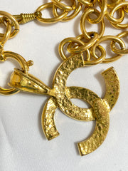 Vintage CHANEL golden oval hoop chain necklace with large CC logo pendant top. 0408248