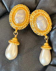 Vintage CHANEL oval shape and teardrop pearl dangle earrings with golden frames. Classic jewelry. 050113an2