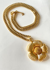 MINT. Vintage NINA RICCI golden chain necklace with big flower pendant top. Sunflower. Beautiful jewelry piece. 0409082