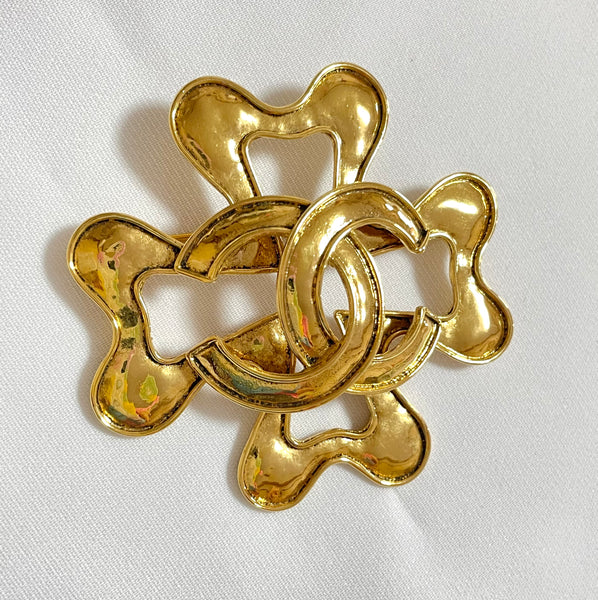 Vintage Chanel large flower clover brooch with CC mark. Gorgeous maste –  eNdApPi ***where you can find your favorite designer  vintages..authentic, affordable, and lovable.