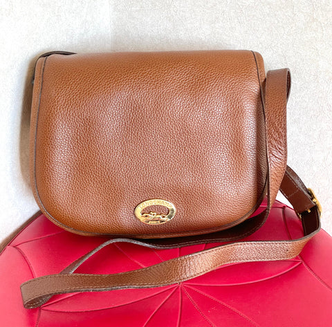 Vintage Longchamp brown leather shoulder bag with golden logo motif. Unisex daily use bag. 050120an4