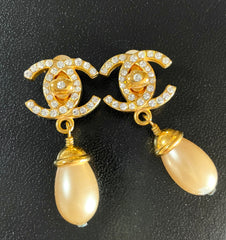 Vintage CHANEL teardrop turn-lock crystal CC and dangle pearl earrings. Very classic and popular jewelry. Coco mark. 050327rc2
