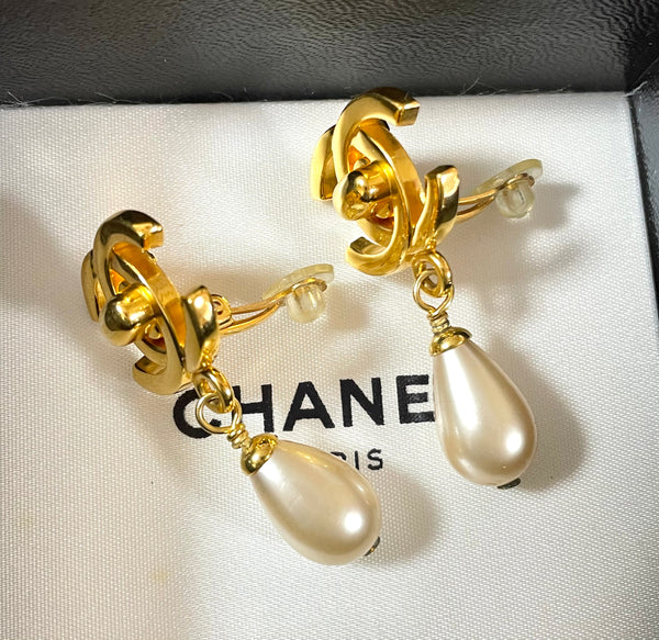 CHANEL Earrings Vintage Swing Faux Pearl Gold Turn Lock Coco mark Auth  #120411