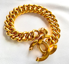 Vintage Chanel turn lock CC chain bracelet. Must have 90s jewelry. Large CC motif. 041204ra1. Thick chain bracelet.