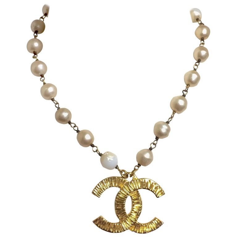 MINT. Vintage CHANEL Skinny Chain Necklace With CC White Ball 
