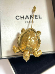 Vintage CHANEL golden turtle pin brooch with CC mark. Can be used for scarf, hat, shawl, jacket, and anything you can think of. 0408243