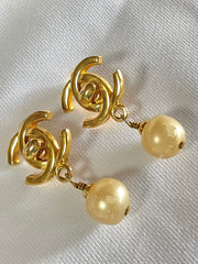 Vintage CHANEL golden turn lock CC and dangle pearl earrings. Very classic and popular jewelry. Coco mark earrings. 050327rc1