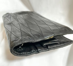 Vintage CHANEL black lambskin oval stitch clutch bag, wallet, pouch, mini purse, coin case with kiss lock case. 0410243