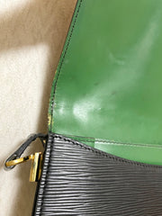 Vintage Louis Vuitton rare black epi mod shoulder bag with green bullseye. Unique epi purse. 0410282