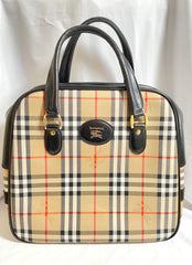 Vintage Burberry classic beige nova check fabric handbag with black leather trimmings. Classic Burberry bag. Large bag. Unisex. 0409051