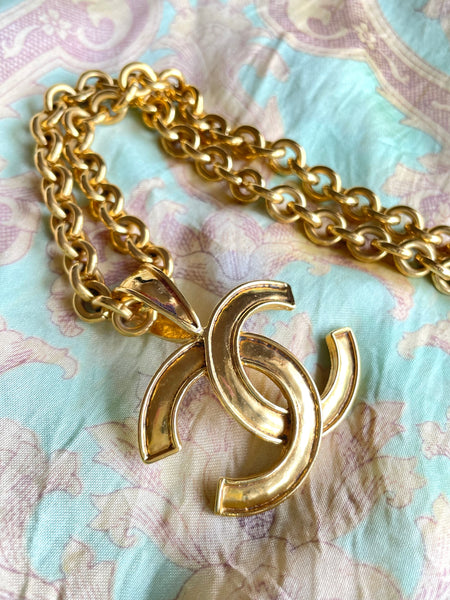 white chanel necklace vintage