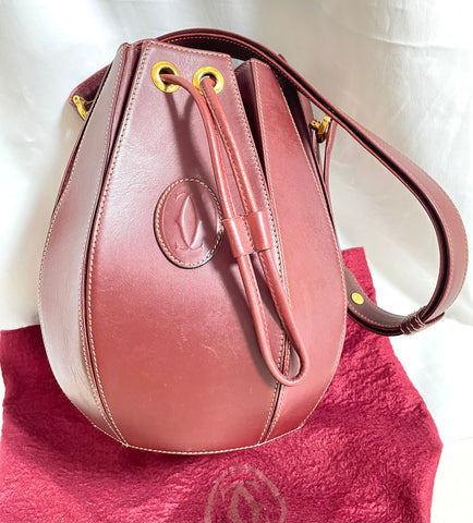 Vintage Cartier tulip 3 dimension hobo bucket shoulder bag in wine color leather. Classic purse from must de Cartier collection. 0410242