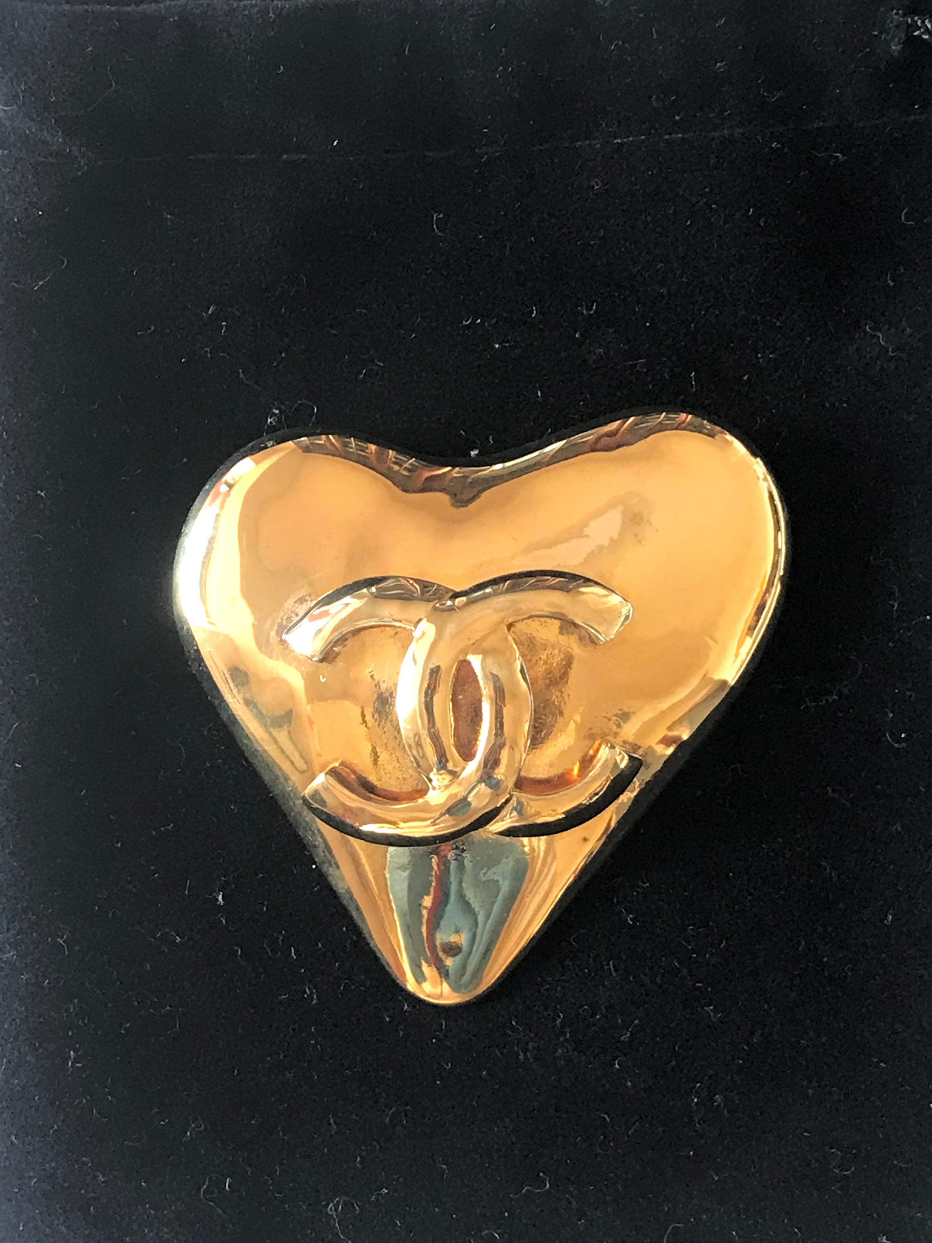 Vintage CHANEL golden heart brooch with CC mark. Cute jewelry piece fo –  eNdApPi ***where you can find your favorite designer vintages..authentic,  affordable, and lovable.