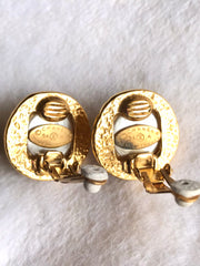 Vintage CHANEL golden round earrings with sun and CC mark motif faux pearl. Beautiful jewelry piece. 0406014