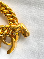 Vintage Chanel turn lock CC chain bracelet. Must have 90s jewelry. Large CC motif. 041204ra1. Thick chain bracelet.