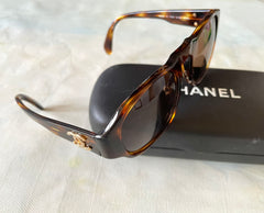 Vintage CHANEL brown oval frame sunglasses with golden CC motifs at sides. Mod and chic eyewear you must get. 0411041