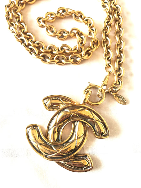 MINT. Vintage CHANEL Classic Chain Necklace With Matelasse CC 