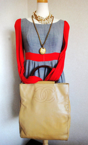 Vintage CHANEL beige caviarskin large shopper, tote bag with CC