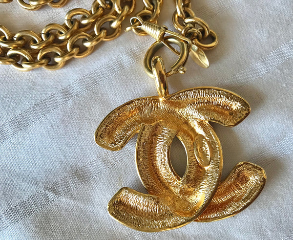 Vintage CHANEL classic chain necklace with extra large matelasse CC ma –  eNdApPi ***where you can find your favorite designer  vintages..authentic, affordable, and lovable.