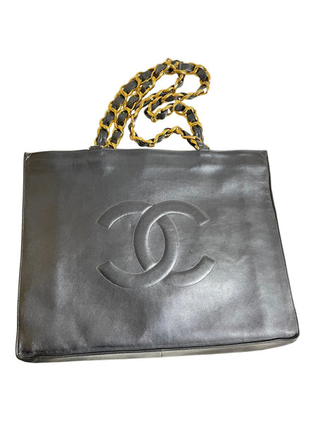 80's vintage CHANEL black lambskin shoulder bag with golden large