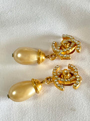 Vintage CHANEL teardrop turn-lock crystal CC and dangle pearl earrings. Very classic and popular jewelry. Coco mark. 050327rc2