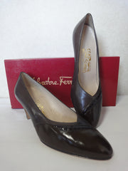Vintage Salvatore Ferragamo charcoal gray and dark brown leather pumps with snakeskin, classic pointy heel shoes. US 8D