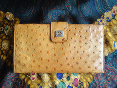 Vintage GUCCI tanned brown genuine ostrich leather wallet with gold tone GG logo motif. Masterpiece and rare vintage for unisex use