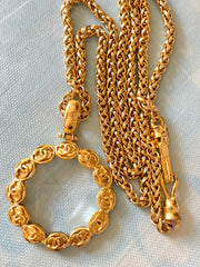 Vintage CHANEL long chain necklace with round glass loupe pendant top and CC motifs. Can be worn in double. Gorgeous masterpiece.0411111