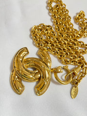 MINT. Vintage CHANEL classic chain necklace with matelasse CC mark pendant top. Gorgeous masterpiece jewelry.  0408249