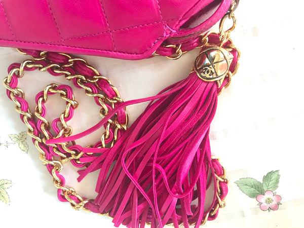 Vintage CHANEL pink lamb leather chain shoulder bag with fringe
