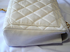 Vintage Chanel classic white caviar leather 2.55 square shape chain shoulder bag with golden CC closure. Must have purse.