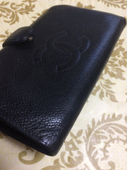 Vintage CHANEL black caviar leather wallet with large CC stitch mark logo. Classic wallet.
