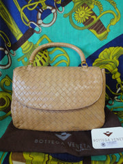 Vintage Bottega Veneta beige intrecciato woven leather handbag. Best classic and elegant purse.