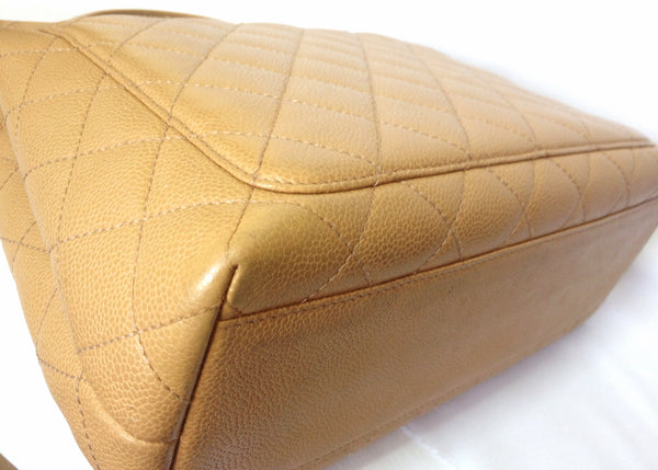 Reserved for tl. Vintage CHANEL beige caviar leather kelly handbag