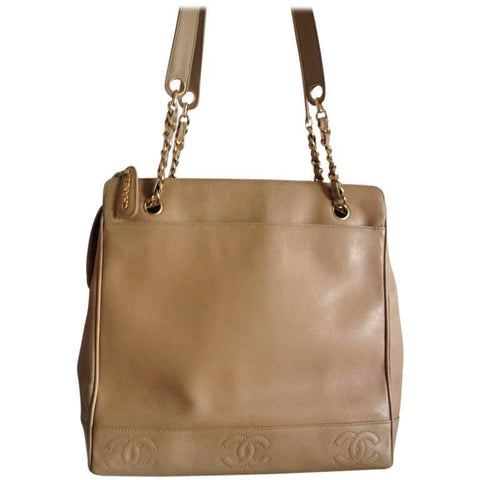 Vintage CHANEL brown beige caviar leather chain tote bag, shoulder purse with CC stitch marks. Classic and daily use bag