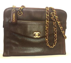 Vintage CHANEL dark brown caviarskin chain shoulder tote bag with golden CC closure. Classic and daily use bag