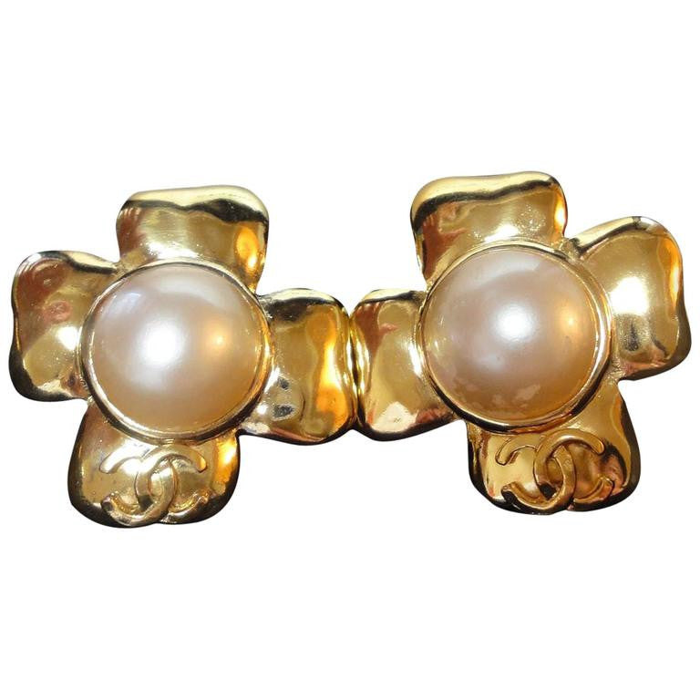 Vintage CHANEL large golden petal flower earrings with faux pearl and –  eNdApPi ***where you can find your favorite designer  vintages..authentic, affordable, and lovable.