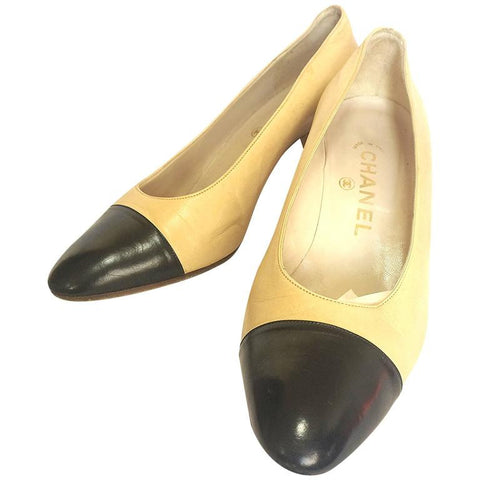 Vintage CHANEL beige and black leather shoes, classic pumps. EU 36, US5.5. small size. 050320r20